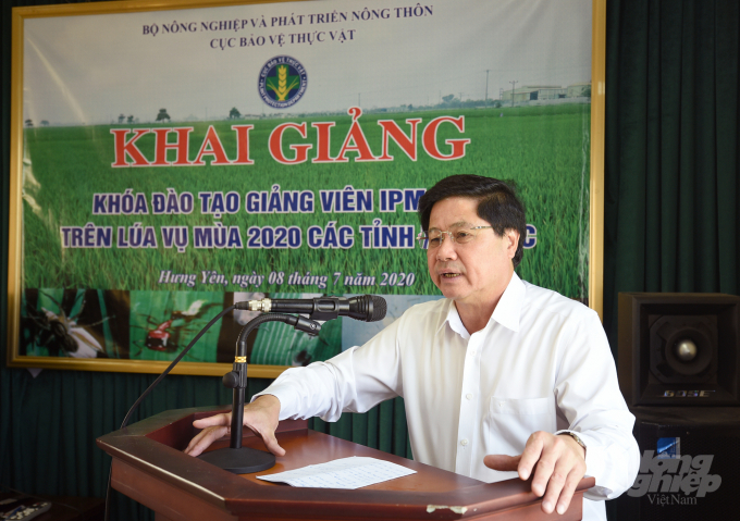 watermark_thu-truong-1359_20200708_794.jpg Thứ trưởng Lê Quốc Doanh phát biểu tại lễ khai giảng khóa đào tạo giảng viên IPM sáng 8/7. Ảnh: Tùng Đinh.