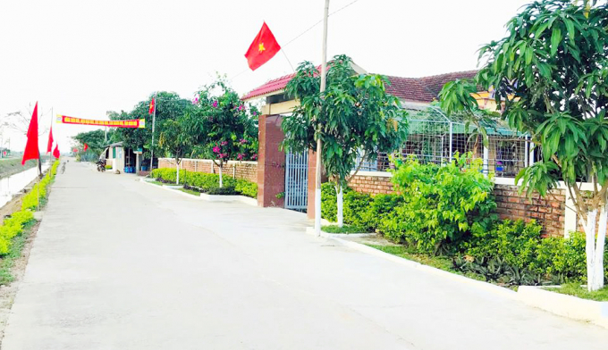 Đường liên thôn ở xã Thạch Xuân, Thạch Hà được mở rộng khang trang. Ảnh: N.Thắng.