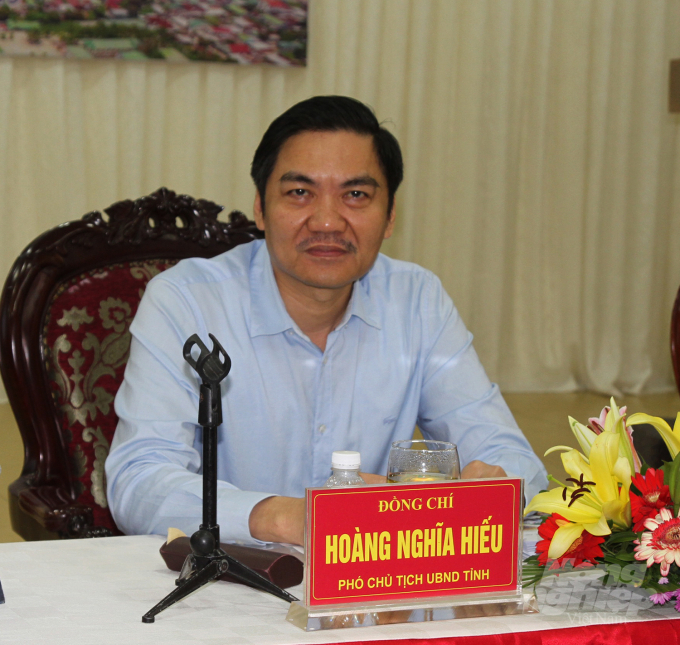 watermark_a-132-1010_20200715_277.jpg Trước tình hình trên, Phó Chủ tịch UBND tỉnh Hoàng Nghĩa Hiếu đã ký công văn xác nhận thiên tai do nắng nóng. Ảnh: Việt Khánh.