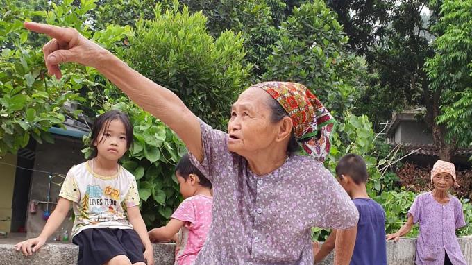 du-an-cua-xuan-thanh-khai-thac-truoc-khi-co-giay-phep-dan-cau-cuu-2222_20200803_82.jpg Bà Việt: Mỗi lần đi kêu cán bộ lại bảo dân về đi. Ảnh: Hoàng Anh.