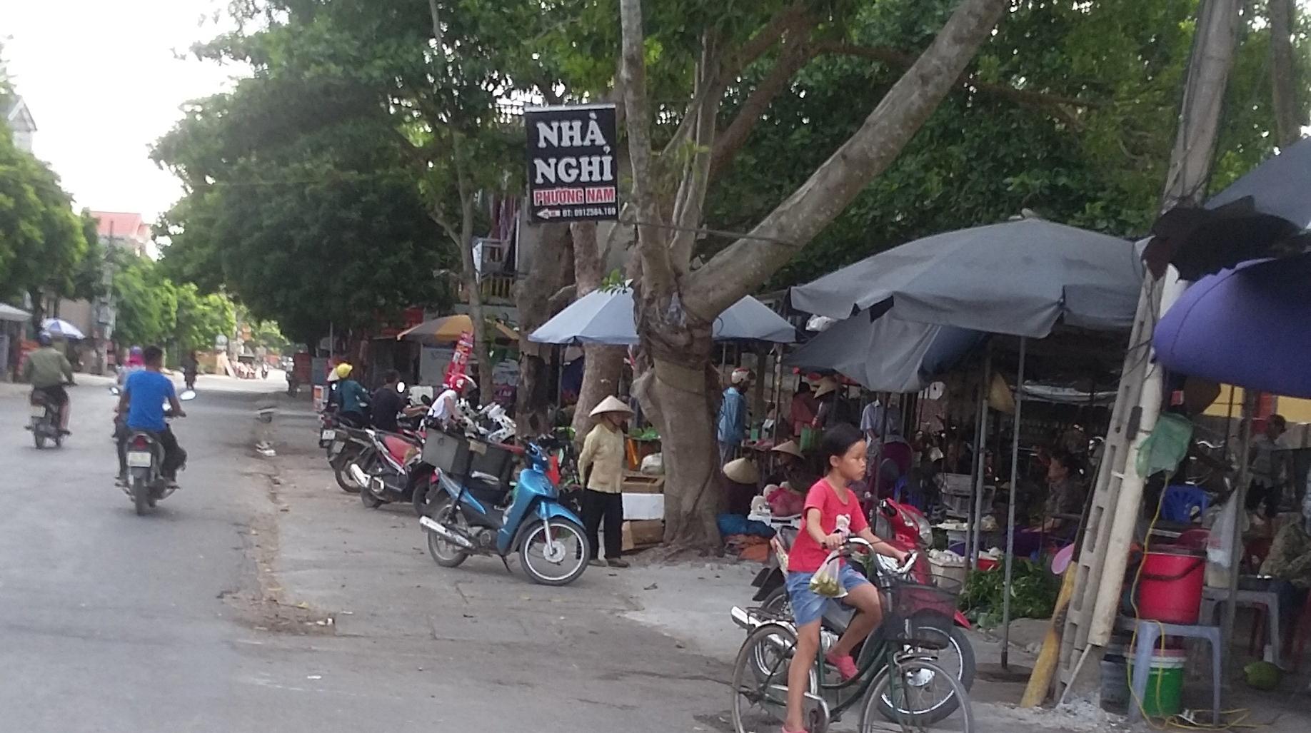 Một góc chợ chiều Nhân Lư. Ảnh: Vũ Hữu Sự.