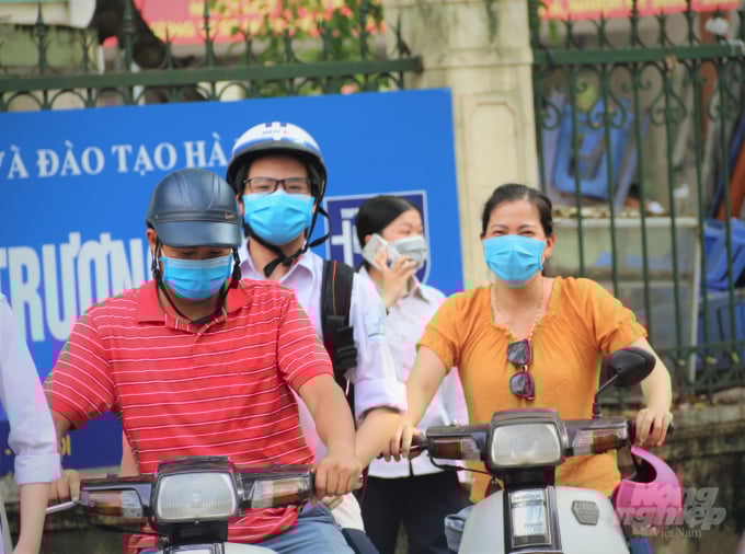 watermark_4-1840_20200809_456.jpg Sự phấn khở của cả thí sinh và phụ huynh sau khi hoàn thành bài thi. Ảnh: Phạm Hiếu.