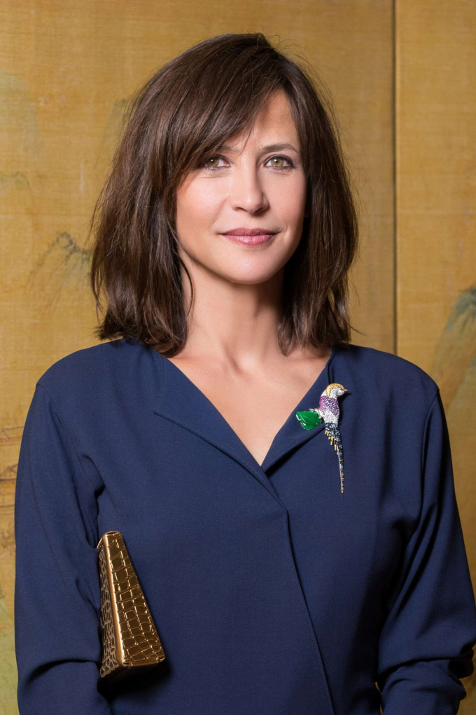 1-sophie-marceau_-inauguration-of-the-chinese-high-jewelry-store-ttf-07-2113_20200810_909.jpg Sophie Marceau được người Pháp xem như 'bảo vật quốc gia'.