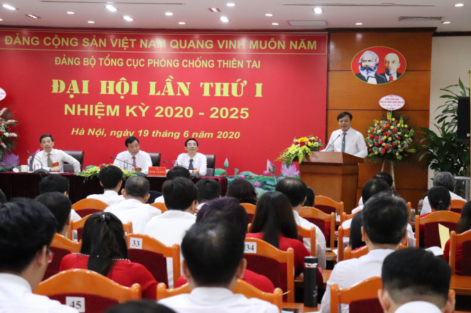 Đồng chí Nguyễn Hoàng Hiệp, Ủy viên Ban Chấp hành Đảng bộ Khối, Bí thư Đảng ủy Bộ, Thứ trưởng Bộ Nông nghiệp và Phát triển nông thôn phát biểu chỉ đạo tại Đại hội Đảng bộ Tổng cục Phòng chống thiên tai nhiệm kỳ 2020 - 2025. Ảnh: Thành Công.