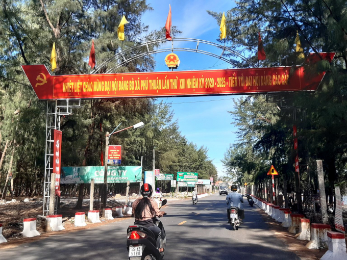 117263532_3104033912966156_1991775057480329876_n-1400_20200809_499.jpg Con đập Hòa Duân nơi làng Hải Thành ngày xưa giờ được trải đường nhựa phẳng lì. Ảnh: Tiến Thành.