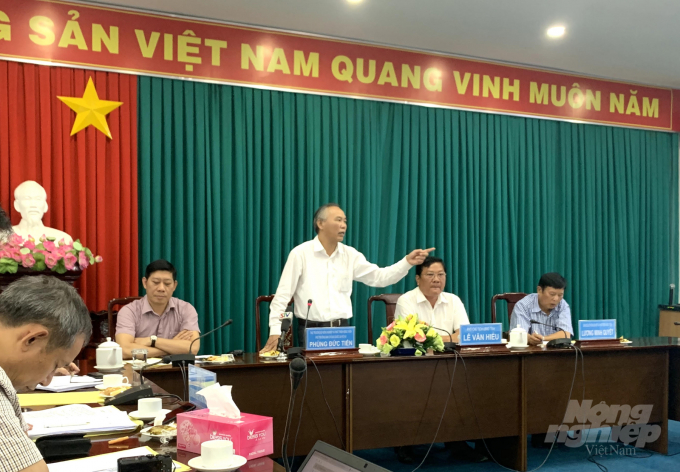 Thứ trưởng Phùng Đức Tiến tại cuộc họp với lãnh đạo UBND tỉnh Sóc Trăng. Ảnh: HĐ.