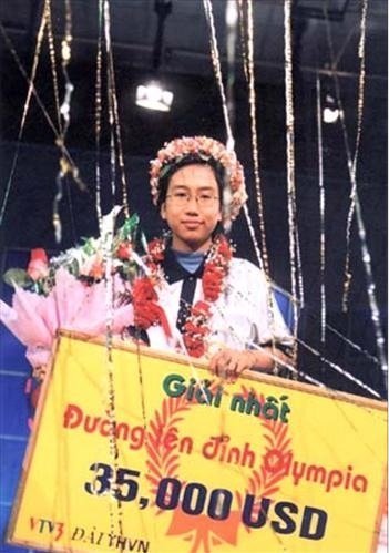 Lương Phương Thảo, trường THPT Chuyên Nguyễn Bỉnh Khiêm (Vĩnh Long), quán quân Đường lên đỉnh Olympia năm 2003.