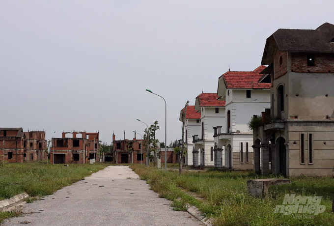 watermark_20190528_093824-0959_20200928_354.jpg Dự án treo góp phần kéo hãm đà phát triển của tỉnh Nghệ An. Ảnh: Việt Khánh.
