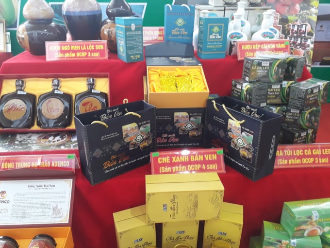 Gian hàng các sản phẩm đạt OCOP từ 3 sao đến 4 sao của tỉnh Bắc Giang.
