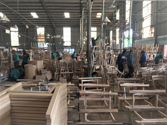 263f2f40647b649a63bca7456fe8d069-1733_20201018_585.jpg Xuất khẩu đồ gỗ nội thất của Việt Nam sang Mỹ thời gian qua tăng trưởng rất khả quan. Ảnh: Lê Bền.