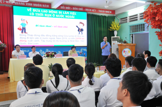 anh-1-2323_20201108_908.jpg Các lớp chuyển dụng lao động tại Đồng Tháp để ra nước ngoài làm việc. Ảnh: Lê Hoàng Vũ.