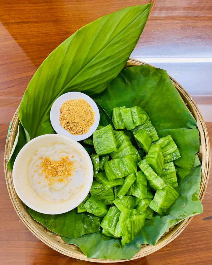 122675421_975696799597971_1823060493574479171_n-0845_20201111_931.jpg 'Hồn vía' của bánh đúc lá dứa là hỗn hợp nước đường.