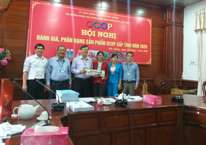1-0806_20201102_690.jpg Hội nghị đánh giá phân loại sản phẩm OCOP cấp tỉnh năm 2020. Ảnh: Trọng Linh.