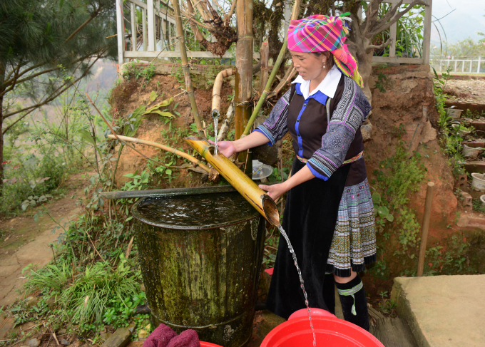 10251232k3-102512.jpg Máng nước Homestay nhà Giàng A Dê được khách du lịch rất thích