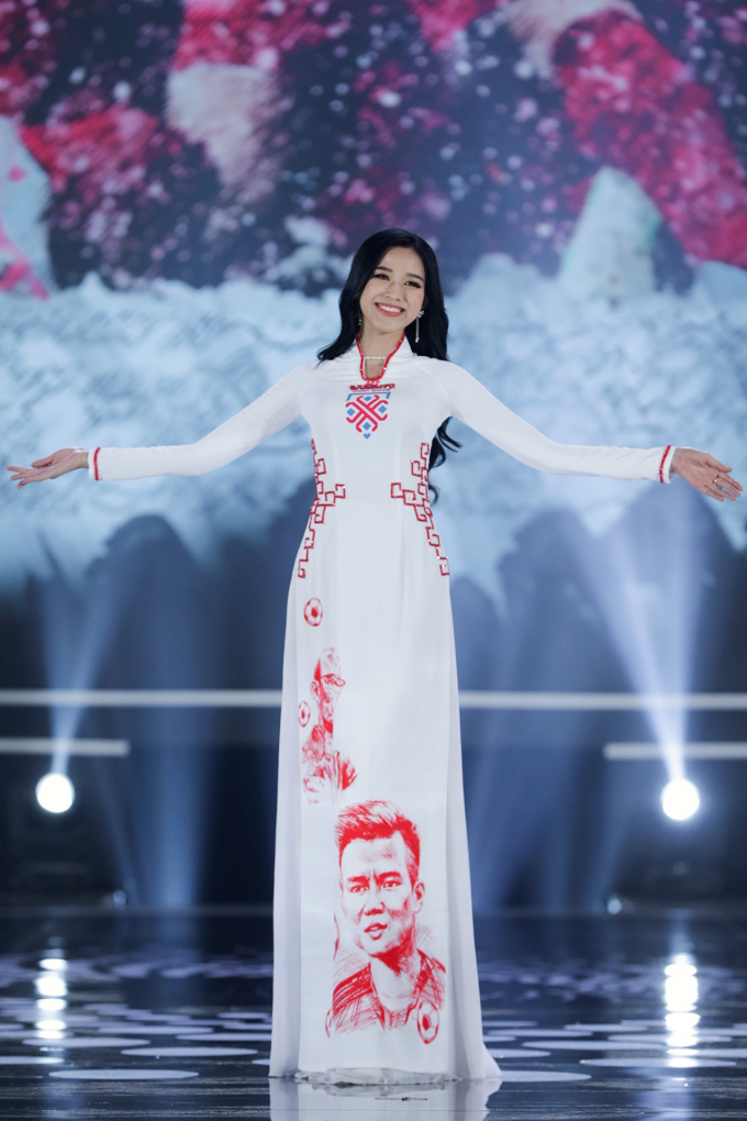 Thí sinh thi trang phục áo dài