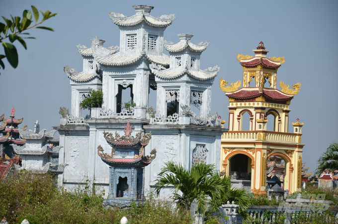 watermark_dsc_1087-2218_20201112_914.jpg Một góc nghĩa trang ở làng quê tại tỉnh Thái Bình. Ảnh: Dương Đình Tường.