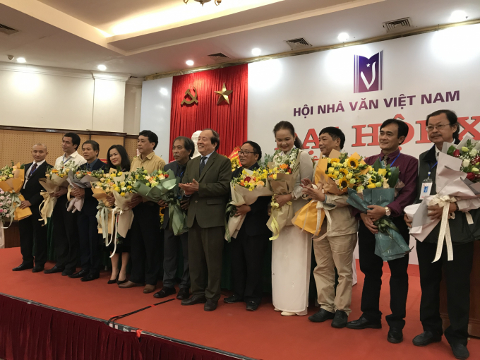 1-bch-1508_20201125_560.jpg Ban Chấp hành Hội Nhà văn Việt Nam khóa 10 gồm 11 thành viên.