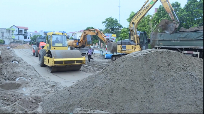 anh-1-lam-duong-gt-huyen-yen-my-1558_20201203_754.jpg Từ năm 2011 - 2019, huyện Yên Mỹ đã xây dựng và nâng cấp gần 215km đường giao thông nông thôn. Ảnh: Hoàng Dân.
