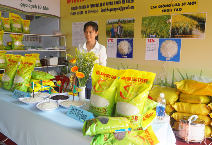 watermark_cac-giong-lua-thom-st--anh-hd-1716_20201210_4.jpg Thương mại hóa gạo ST24, ST25 từ giống lúa thơm đặc sản Sóc Trăng. Ảnh: HĐ.