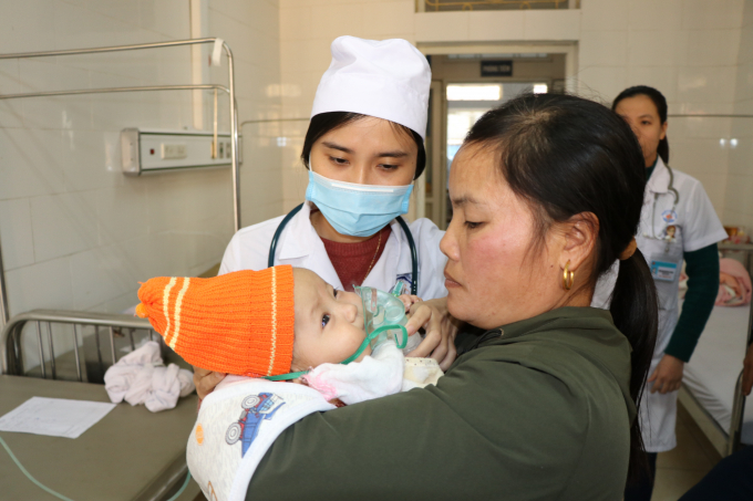 11151071h4-111510.jpg Khám bệnh cho con em người lao động.