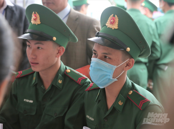 watermark_b89d7914f2e703b95af6-1425_20201215_685.jpg Phiên giao dịch việc làm là thời cơ vàng cho hàng ngàn lao động xuất ngũ. Ảnh: VK.