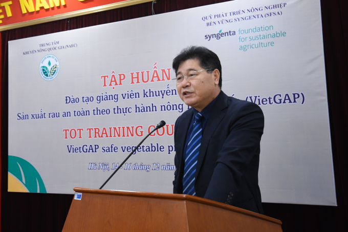 tap-huan-2-1446_20201217_519.jpg Ông Lê Quốc Thanh phát biểu khai mạc một lớp tập huấn sản xuất rau an toàn nằm trong các chương trình hợp tác công tư với Quỹ Syngenta. Ảnh: Tùng Đinh.