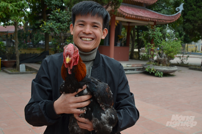 watermark_6-1230_20201223_423.jpg Con gà của Quý được bình chọn là đẹp nhất. Ảnh: NNVN.