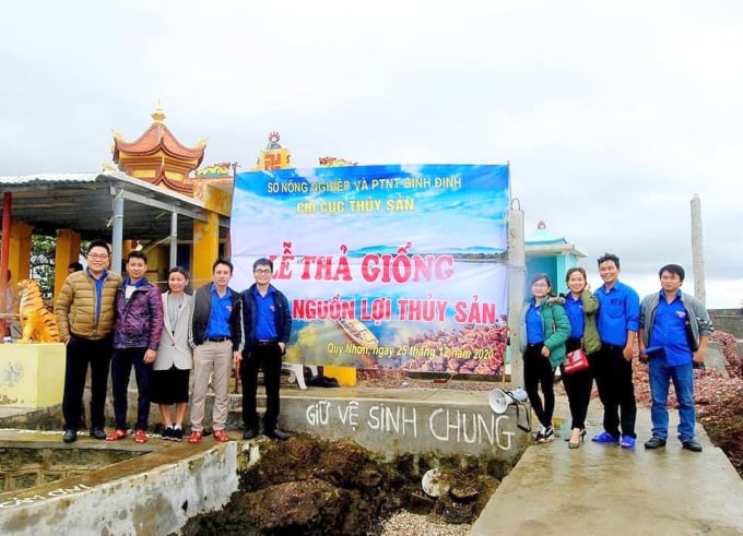 1-0914_20201226_411.jpg Lễ thả cá giống xuống đầm Thị Nại. Ảnh: V.Đ.T