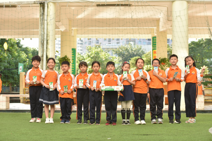 anh-1-1219_20210107_550.jpg Đông đảo học sinh tại các trường tiểu học và mầm non trên địa bàn thành phố Hà Nội tham gia cuộc thi 'Cùng bé thu gom vỏ hộp giấy' do Tetra Pak tổ chức.