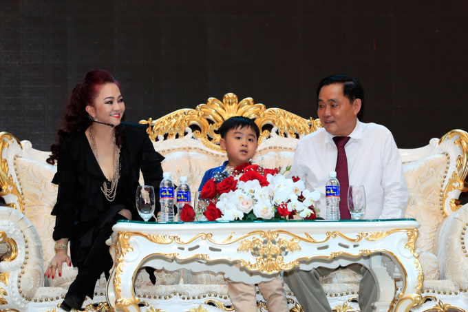 Vợ chồng đại gia Huỳnh Uy Dũng và đứa con chung Huỳnh Hằng Hữu.