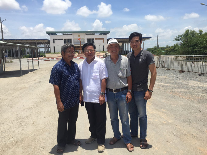 123510714-dtm---dinh-ba-123510.jpg Cửa khẩu quốc tế Dinh Bà mùa dịch Covid-19 (tác giả thứ 2 từ phải qua).