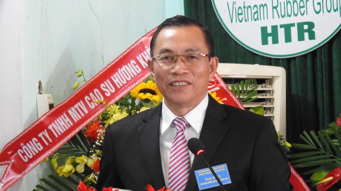Phó Tổng Giám đốc Tập đoàn CNCSVN Lê Thanh Tú đánh giá cao nỗ lực vượt khó của Công ty cao su Hà Tĩnh. Ảnh: Thanh Nga.