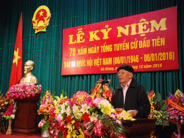 16550977vu-mi-ke-2015-165509.jpg Ông Vừ Mí Kẻ phát biểu tại Lễ Kỷ niệm 70 năm Quốc hội (2015).