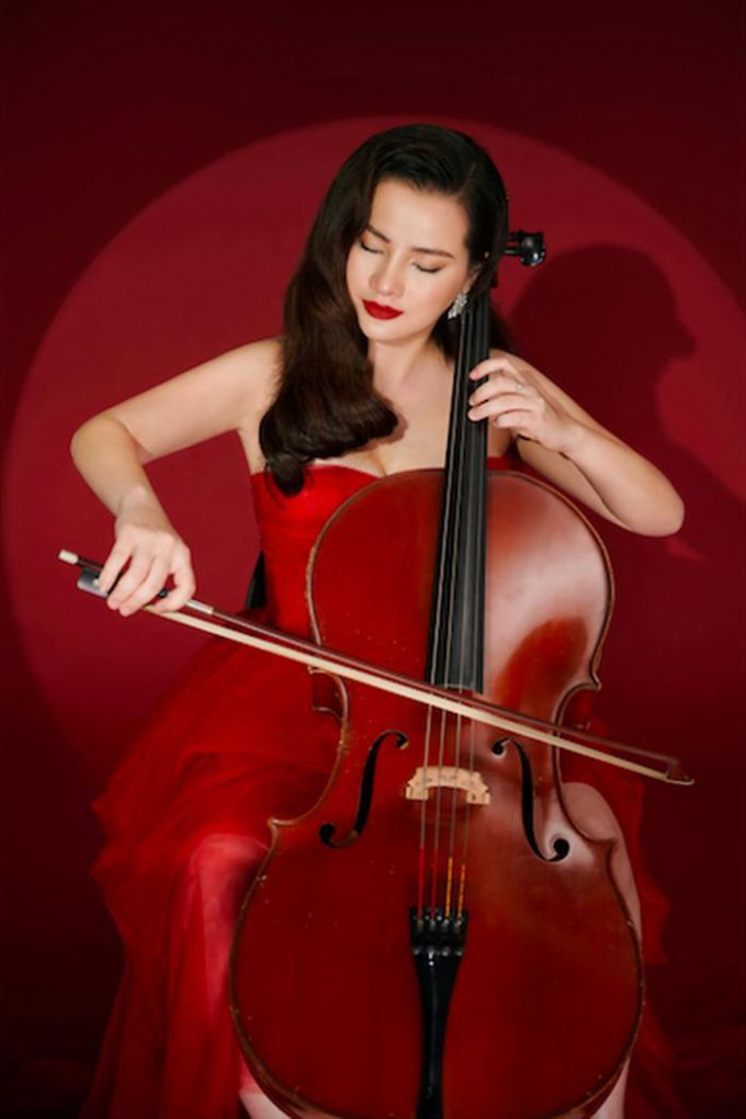 738cff5e2f1dc6439f0c-2047_20210125_807.jpg Nữ nghệ sĩ Cello luôn khiến nhiều quý ông xiêu đổ.