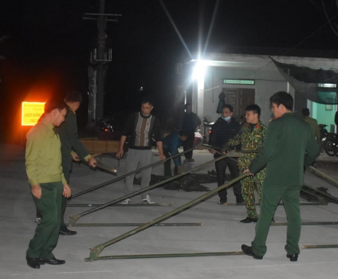 covid-19-1757_20210130_473.jpg Trước đó, Thái Bình đã lập chốt kiểm soát quân sự tại chân cầu Hiệp (huyện Quỳnh Phụ) nối với huyện Ninh Giang (Hải Dương). Ảnh: An Lãng.