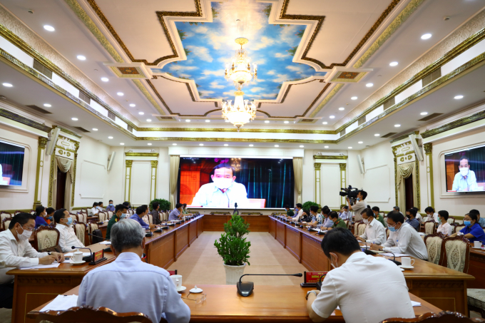 0t9a9021-1849_20210202_341.jpg Cuộc họp trực tuyến Ban chỉ đạo phòng chống Covid-19 TP.HCM chiều 2/2. Ảnh: TTBC.