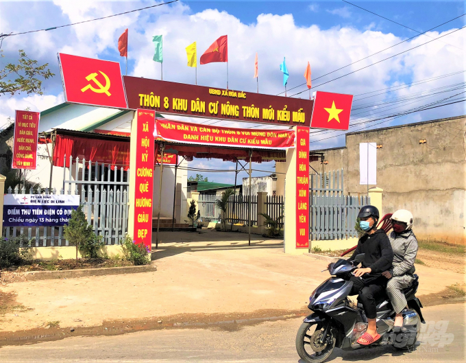 watermark_6-1625_20210202_433.jpg Hiện mức thu nhập của người dân trong thôn đạt bình quân 39 triệu đồng/người/năm và đăng ký thực hiện NTM kiểu mẫu trong năm 2021, quyết tâm hoàn thành vào năm 2022. Ảnh: MS.