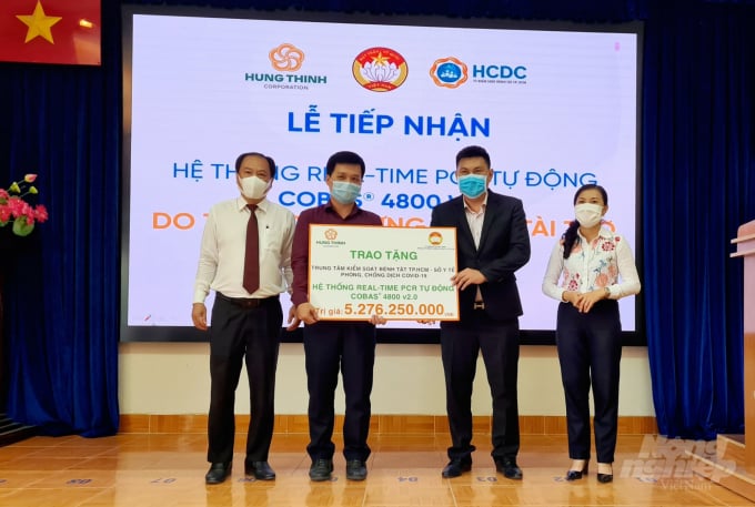 Trung tâm kiểm soát bệnh tật TP.HCM tiếp nhận hệ thống xét nghiệm tự động.