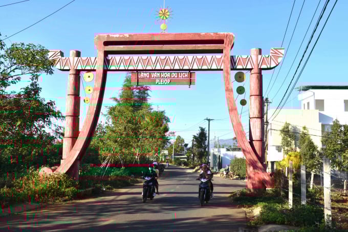 cong-vao-lang-van-hoa-plei-op-1158_20210118_644.jpg Cổng làng Ốp. Ảnh: Phúc Lập.