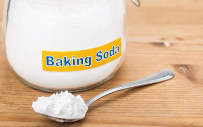banking-soda-2053_20210228_10.jpg Giấy dán tường sẽ sạch như mới khi bạn sử dụng giấm ăn và baking soda.