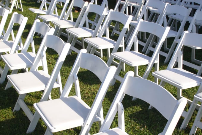 white-wood-chairs-wholesale-1203_20210329_376.jpg Ghế ngồi nhập khẩu phần lớn đến từ Trung Quốc. Ảnh: TL.