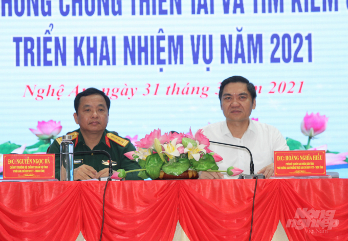 watermark_nam-2020-thien-tai-cuop-cua-nghe-an-1327-ty-dong-1301_20210331_733.jpg Phó Chủ tịch UBND tỉnh Nghệ An, ông Hoàng Nghĩa Hiếu (áo trắng) nhấn mạnh công tác PCTT là nhiệm vụ quan trọng, thường xuyên của cả hệ thống chính trị. Ảnh: Việt Khánh.