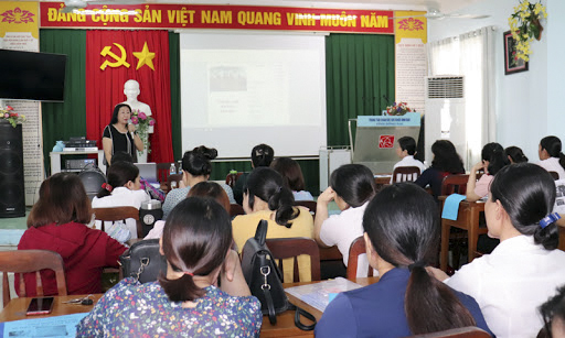 5-0946_20210404_642.jpg Các cấp Công đoàn cơ sở phối hợp Công đoàn cấp trên tổ chức tập huấn kiến thức chăm sóc gia đình, nuôi dạy con tốt cho nữ công nhân. Ảnh: MV.