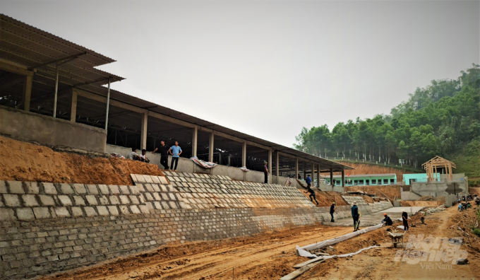 watermark_z2415966891331_5592e4bd9bc5ae995fbacf1fce00d77f-1257_20210404_220.jpg Dù chưa được cấp phép nhưng Dự án chăn nuôi vẫn rầm rộ thi công và hoàn thiện. Ảnh: Đào Thanh.