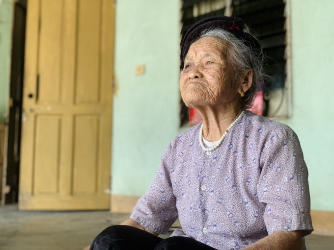 loay-hoay-phuong-an-xu-ly-con-voi-lon-nhat-dong-nam-a-1542_20210408_841.jpg Bà Nguyễn Thị Triển, xóm 1 xã Đỉnh Bàn ngán ngẩm khi nhắc đến mỏ sắt Thạch Khê. Ảnh: Gia Hưng.