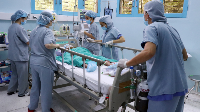 Sau ca ghép thận, bệnh nhi được chuyển sang phòng Hồi sức tích cực theo dõi. Ảnh: Bệnh viện cung cấp.