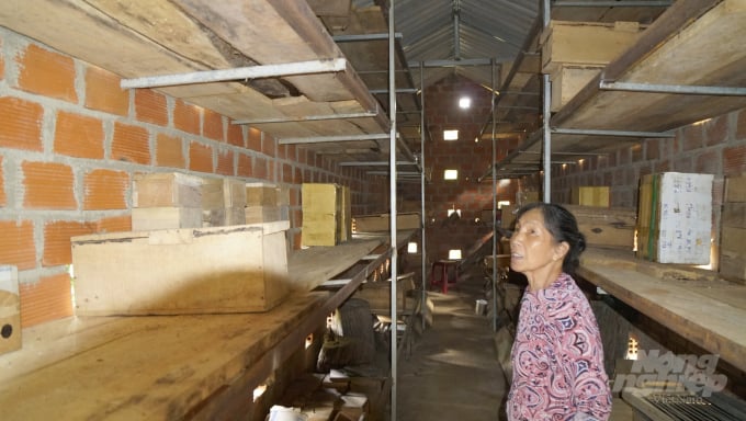 Nhà nuôi ong dú của anh Tỗ Vũ Thành Tín. Ảnh: Vũ Đình Thung. 
