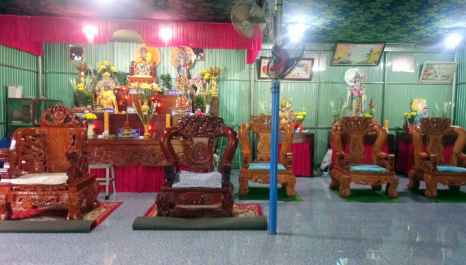 111-1137_20210415_833.jpg Bà Hường không ngừng tự nhận mình là người được 'thánh mẫu' chọn để độ phàm. Ảnh: Trần Trung.
