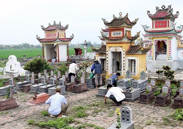 gui-chu-huy-0951_20210415_686.jpg Dọn mộ trong tiết thanh minh (Ảnh có tính chất minh họa).