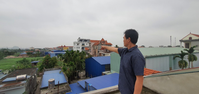Một người dân tại huyện Thủy Nguyên tố cáo hàng xóm lấn đất nông nghiệp. Ảnh: Đinh Mười.